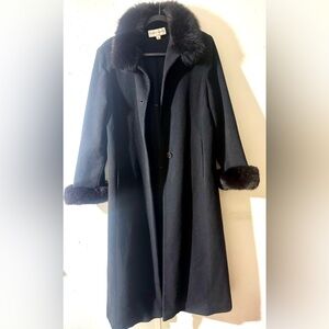 Elegant Black Fur-Trimmed Women's Coat